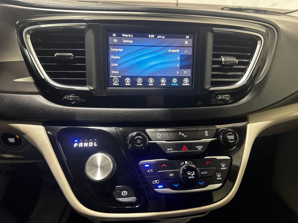 Used 2020 Chrysler Pacifica Touring-L FWD image 12