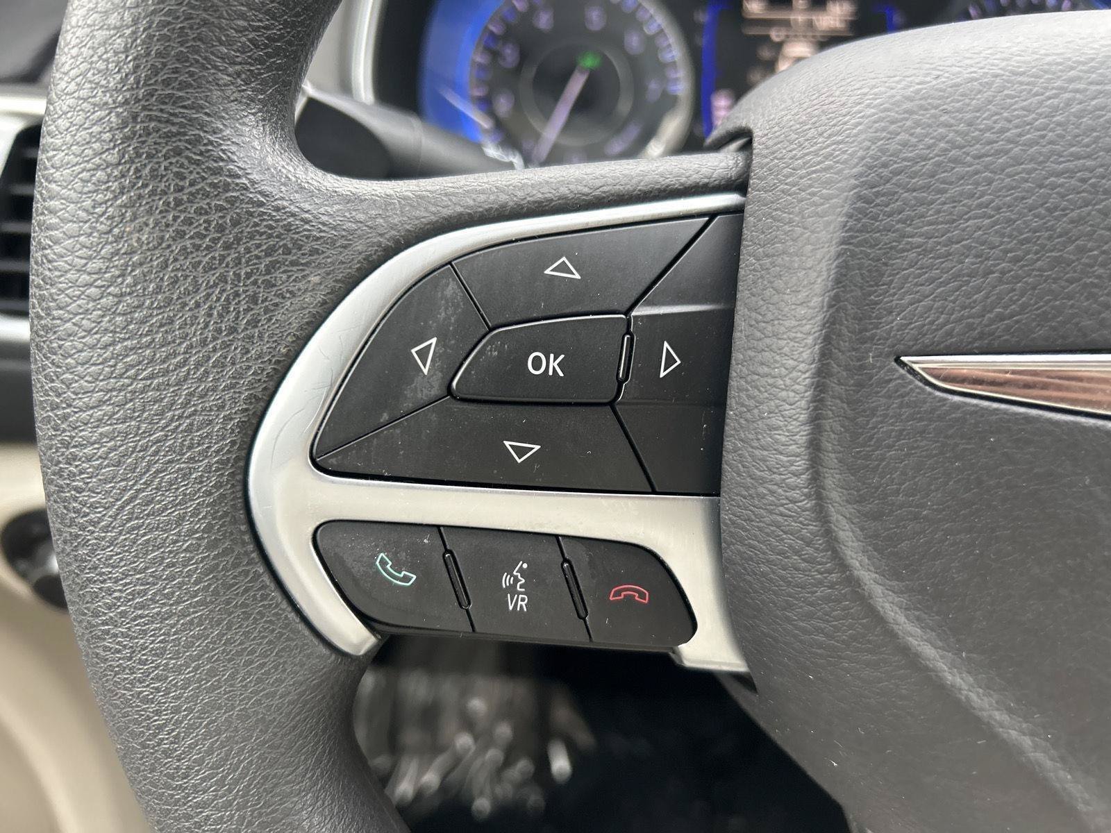 Used 2016 Chrysler 200 Limited FWD image 15