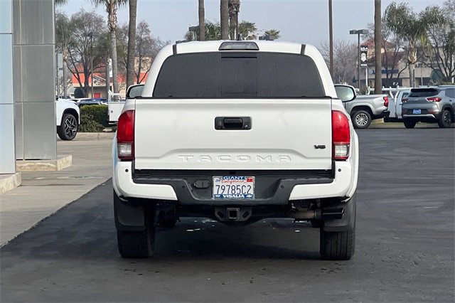 Used 2017 Toyota Tacoma TRD Sport image 5