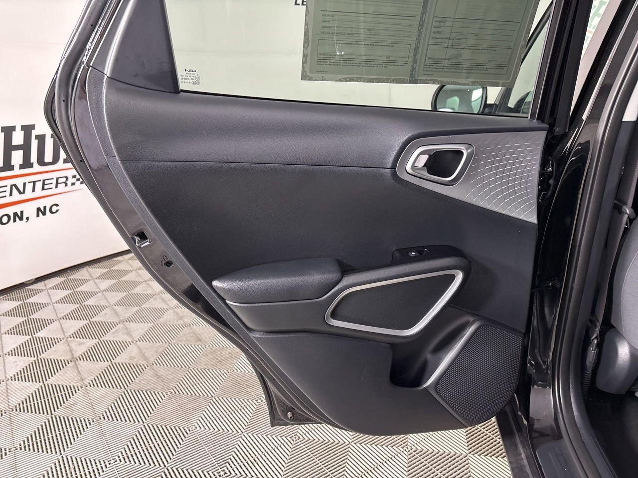 Used 2025 Kia Soul LX image 19