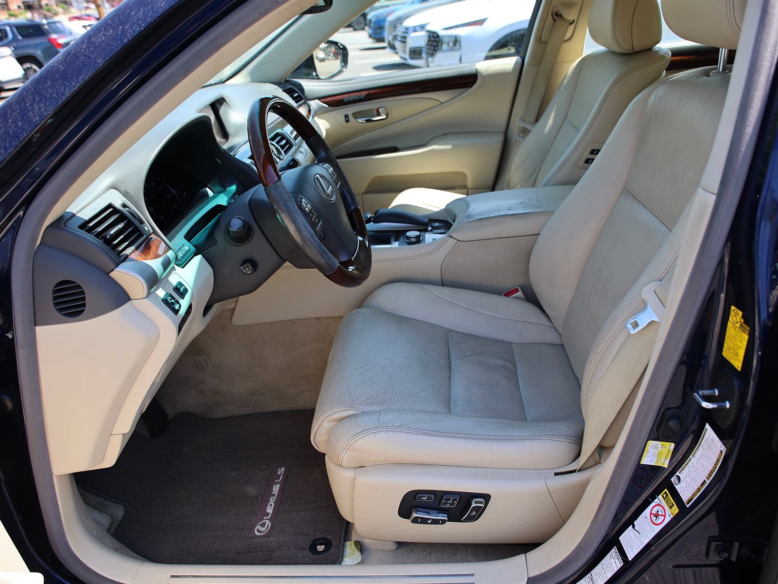 Used 2013 Lexus LS 460 AWD w/ Comfort Pkg image 17
