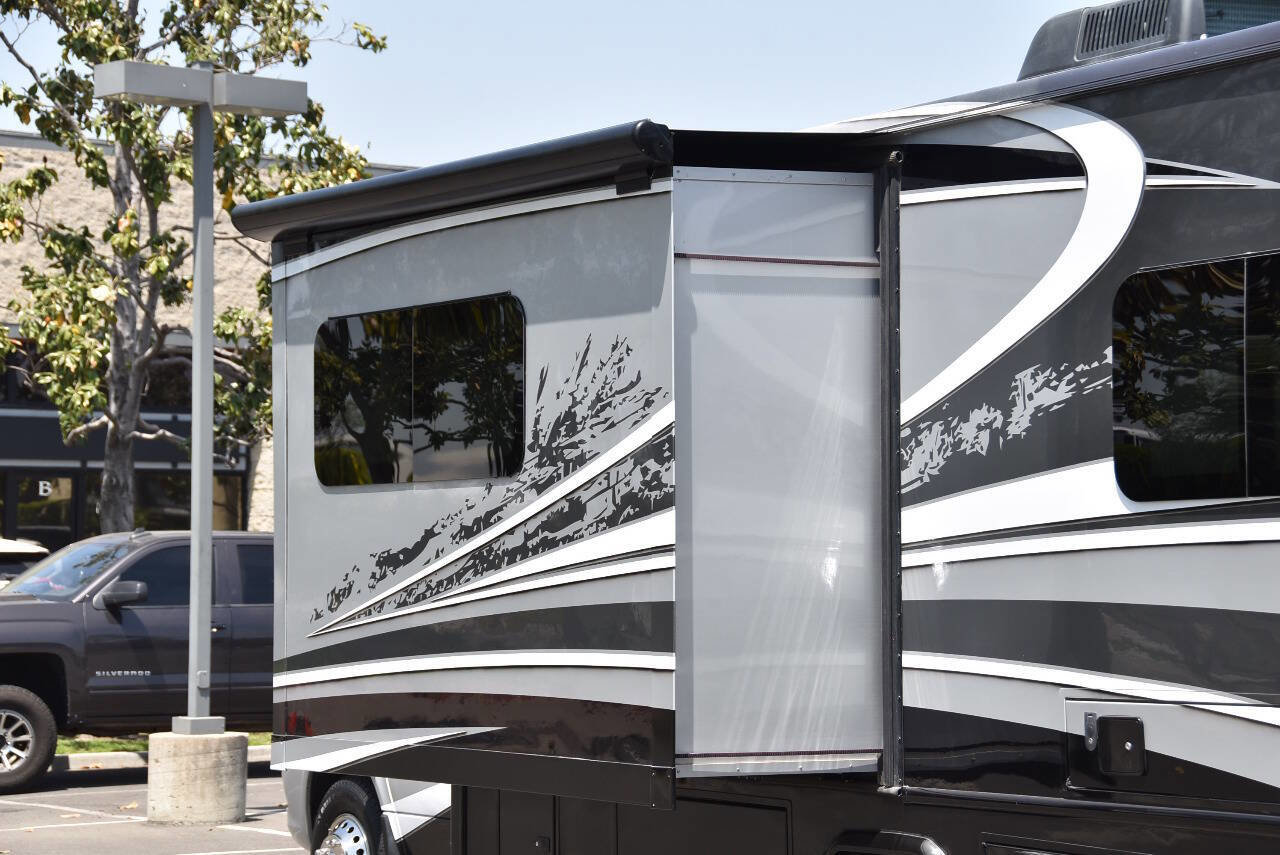 Used 2017 Mercedes-Benz Sprinter 3500 image 16