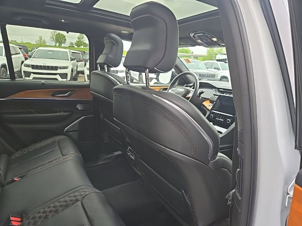 Used 2022 Jeep Grand Cherokee Summit AWD/4WD image 98