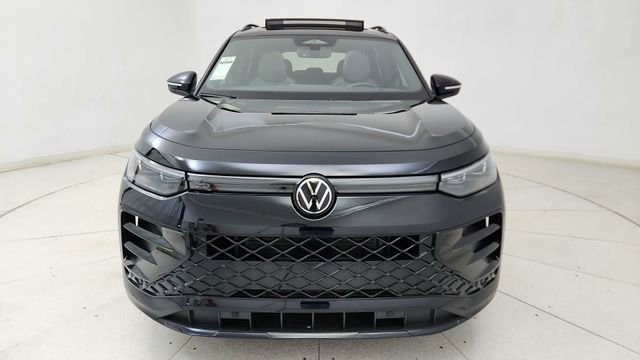 Used 2025 Volkswagen Tiguan SE R-Line image 2