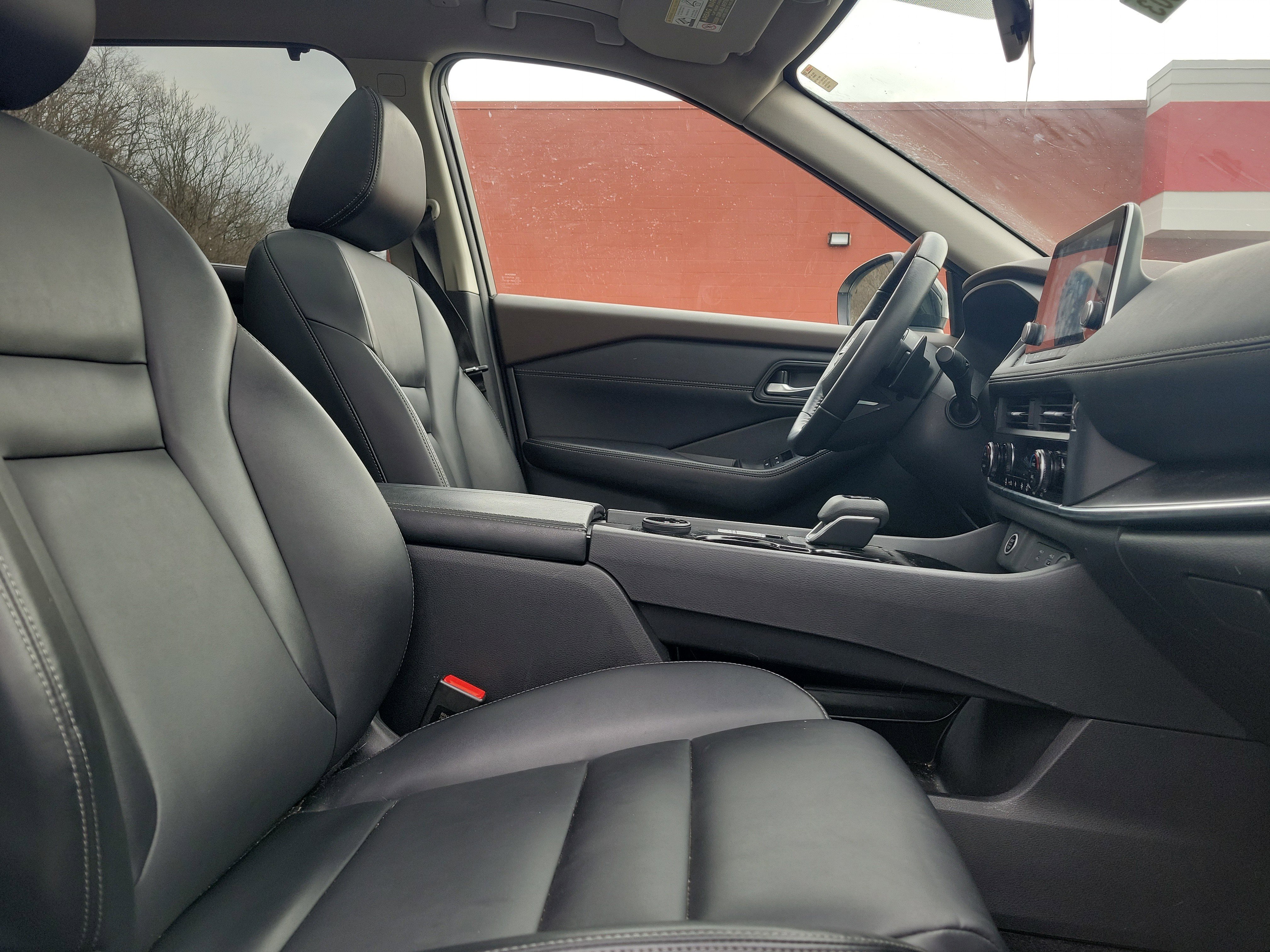 Used 2023 Nissan Rogue SV w/ SV Premium Package image 29