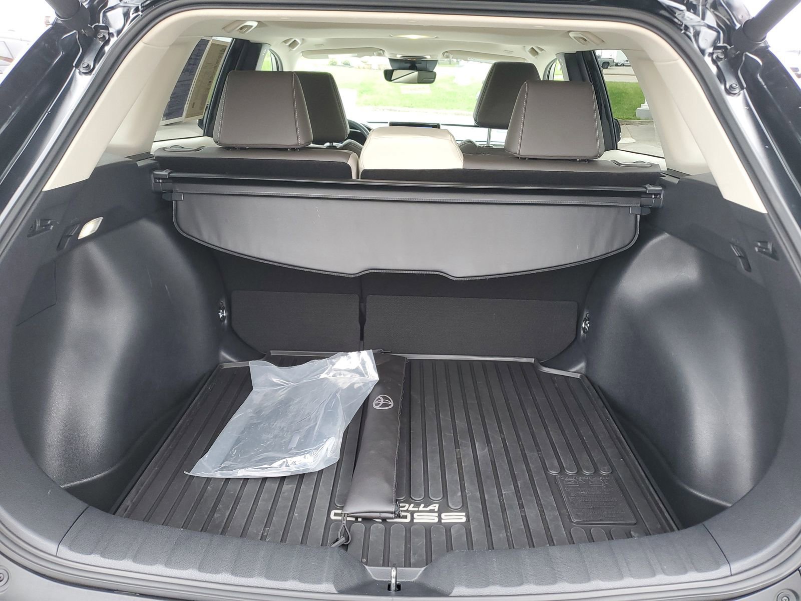 Certified 2023 Toyota Corolla Cross XLE w/ Convenience Package image 9