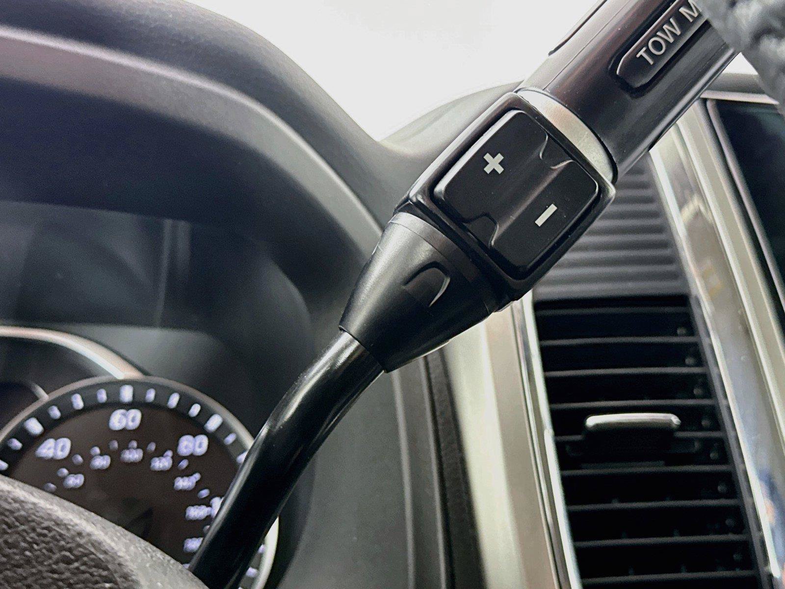 Used 2021 Nissan Titan SV w/ SV Convenience Package RWD image 24
