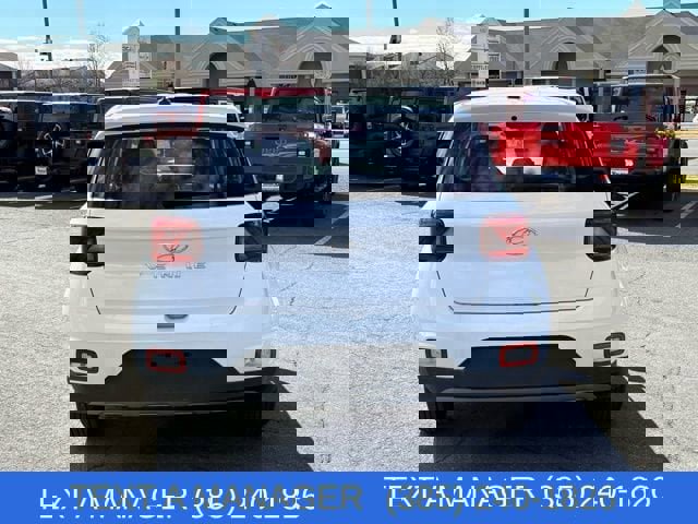 Used 2025 Hyundai Venue SE image 4