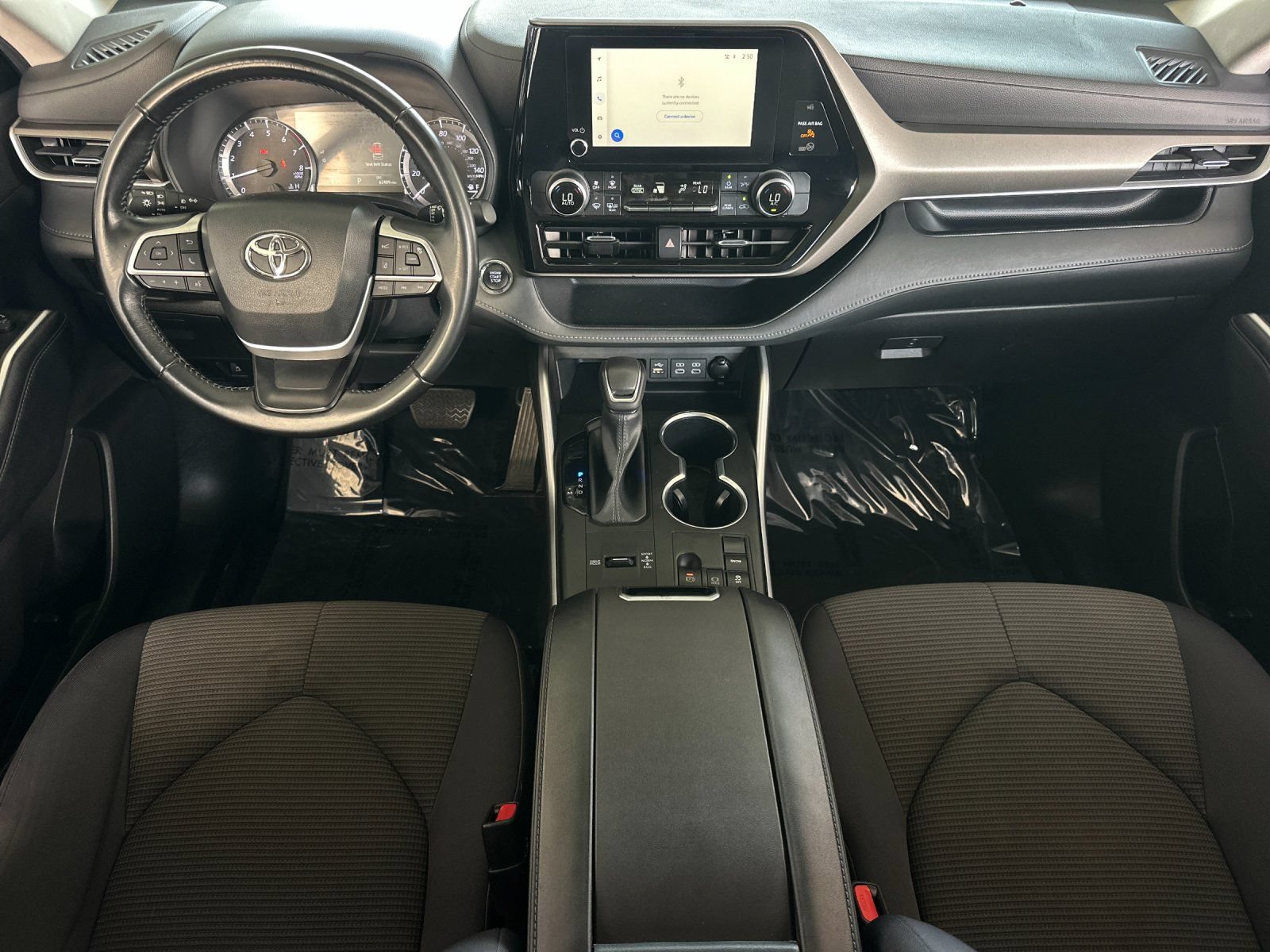 Used 2023 Toyota Highlander LE FWD image 12