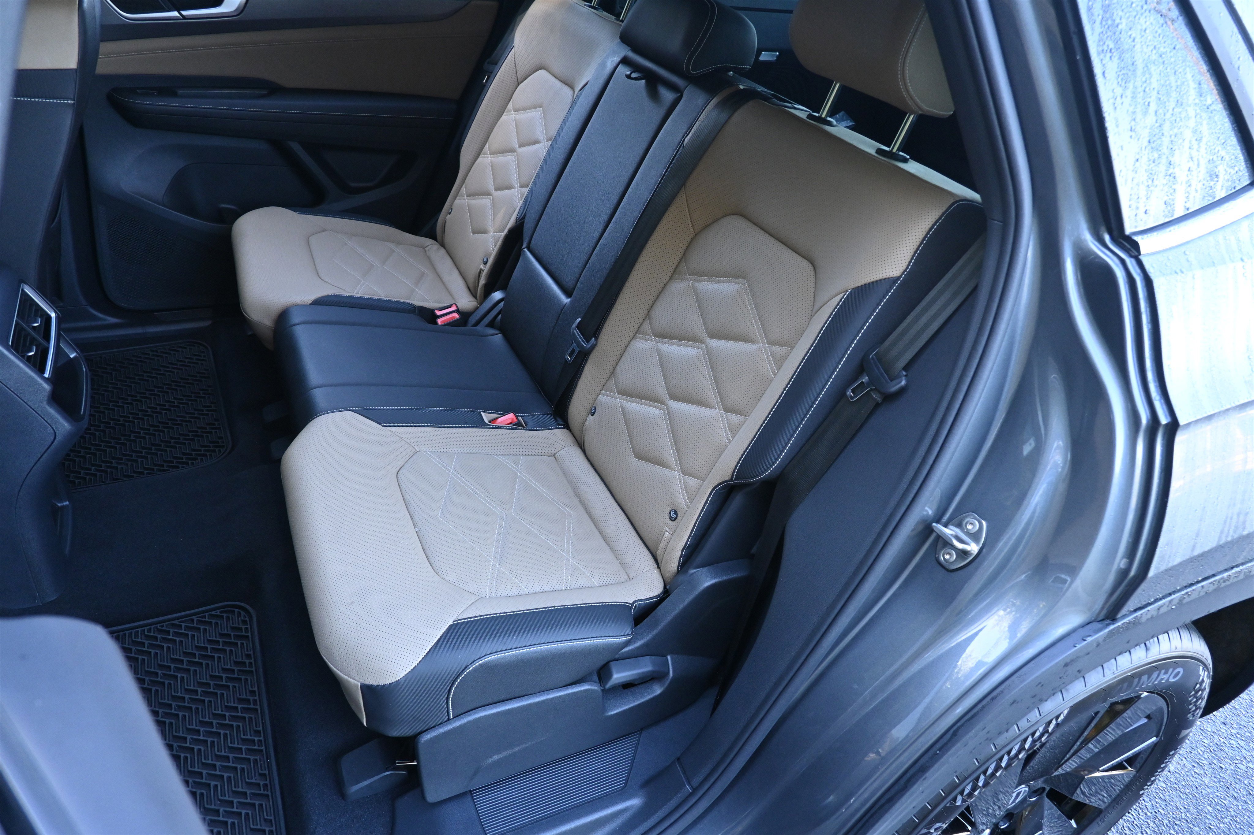 Used 2025 Volkswagen Atlas Cross Sport SE image 17