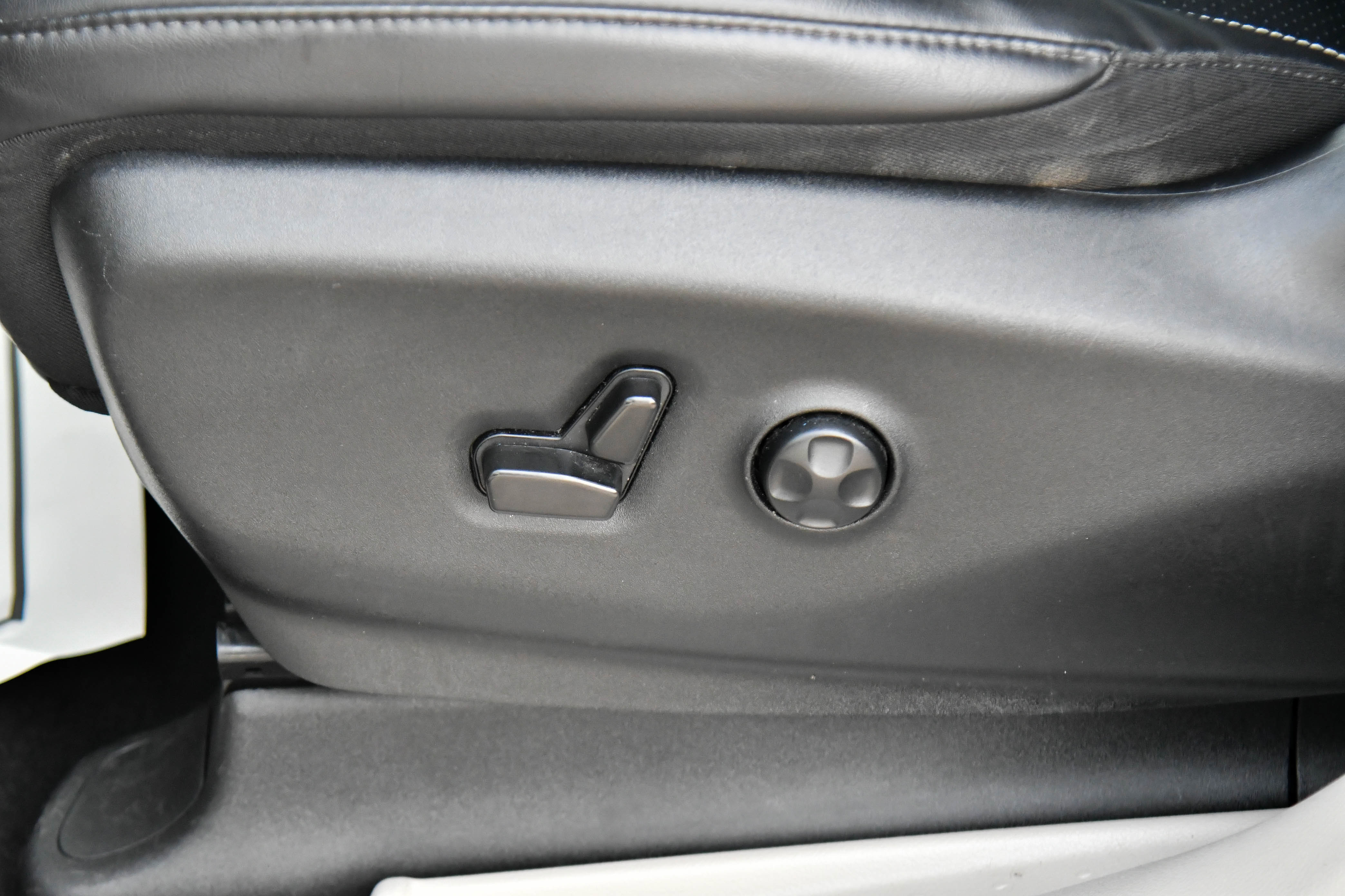 Used 2023 Chrysler Pacifica Touring-L image 17