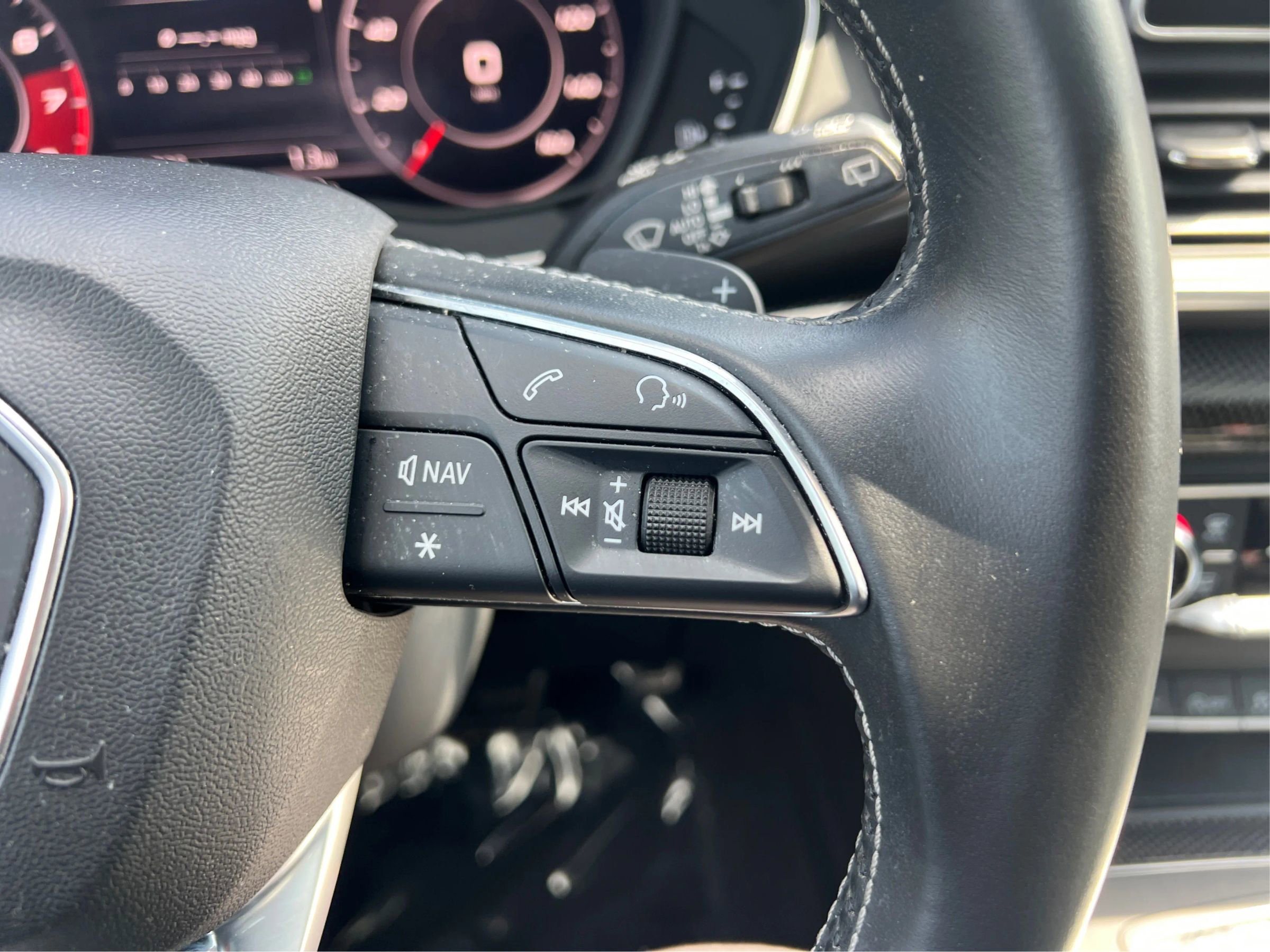 Used 2020 Audi SQ5 Premium Plus w/ Premium Plus Package image 30