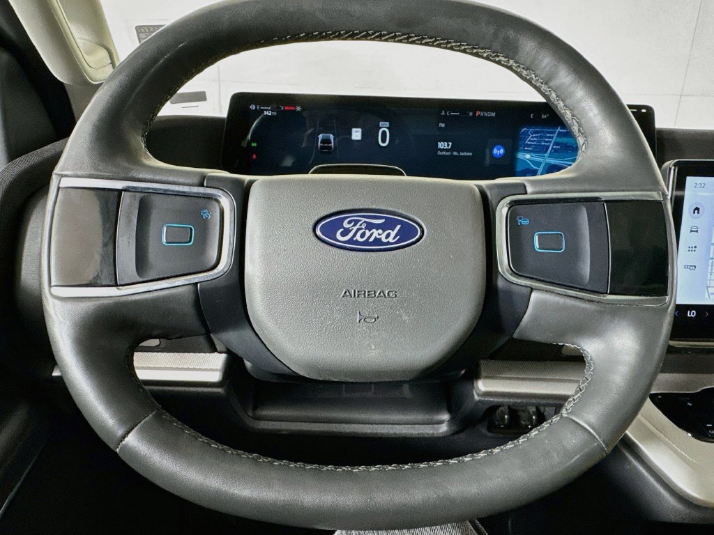 Used 2025 Ford Expedition Active AWD/4WD image 44