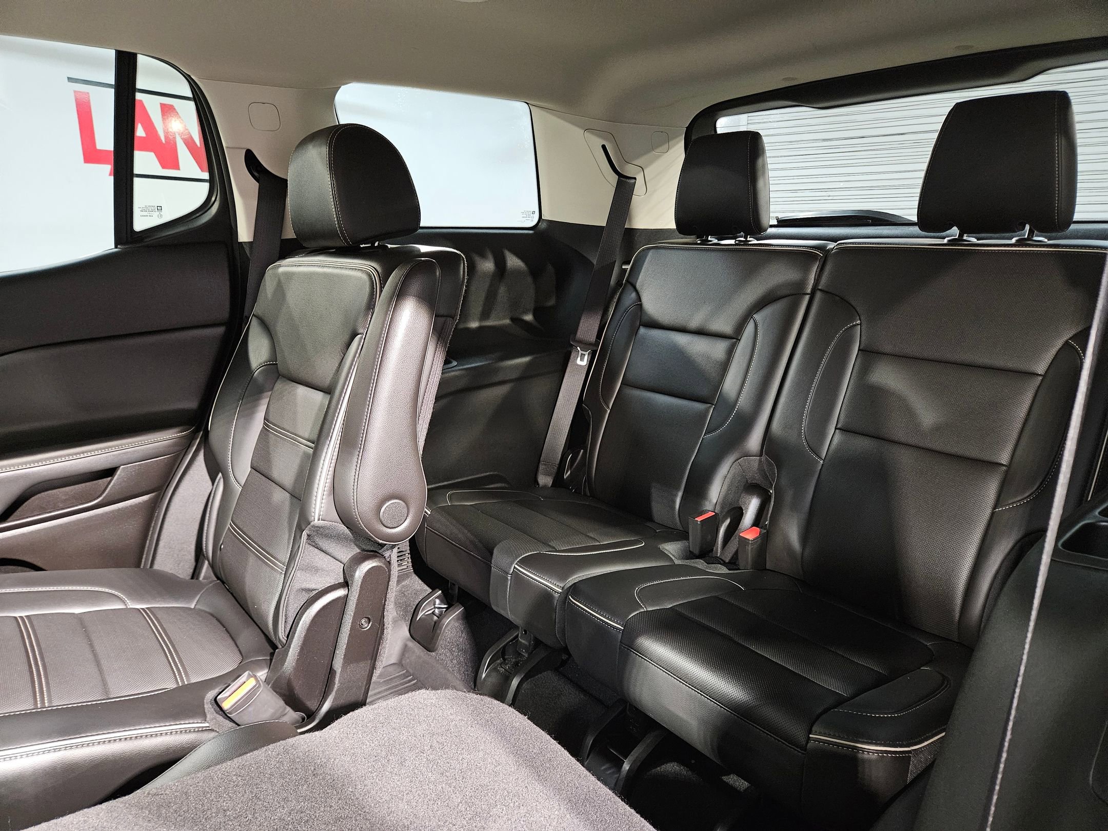 Used 2022 GMC Acadia Denali image 39