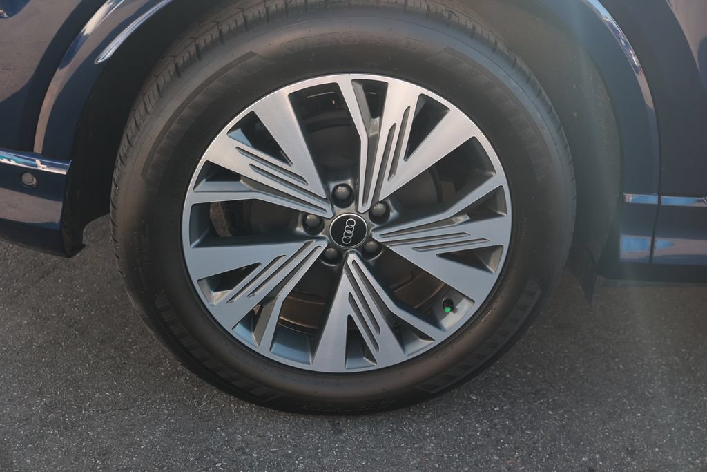 Used 2023 Audi Q4 e-tron Premium Plus w/ Premium Plus RWD image 9