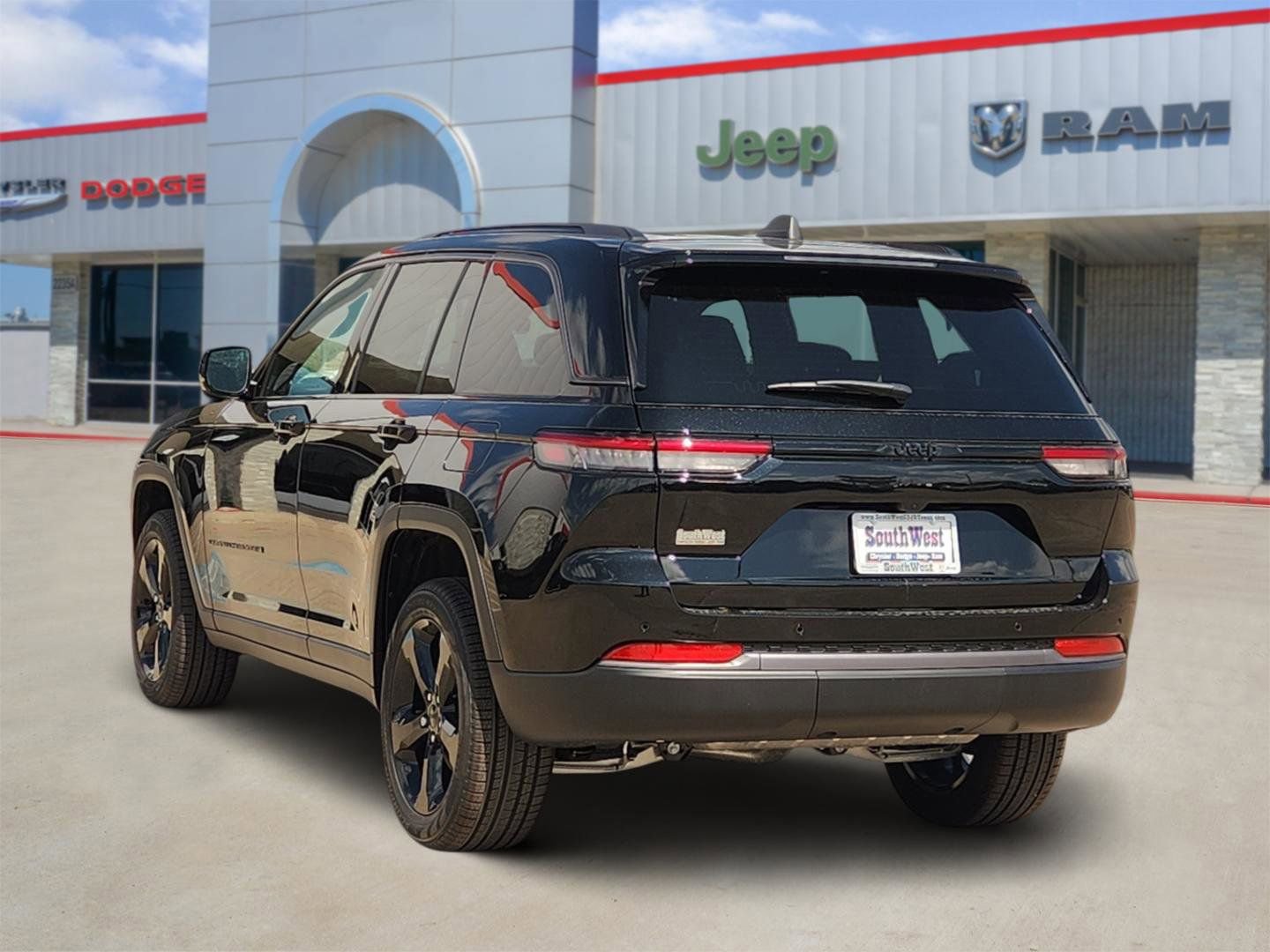 New 2026 Jeep Grand Cherokee Limited w/ Limited Altitude Package RWD image 4