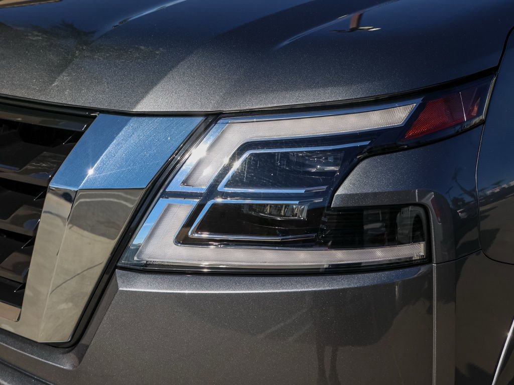 Used 2024 Nissan Armada SL w/ Captain's Chairs Package image 10