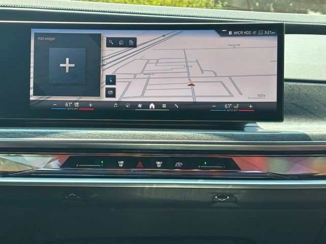 Used 2024 BMW i7 xDrive60 AWD/4WD image 25