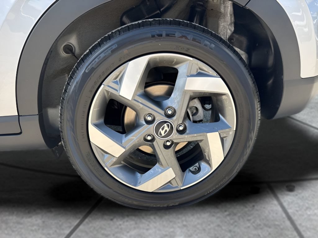 Used 2025 Hyundai Venue SEL FWD image 30