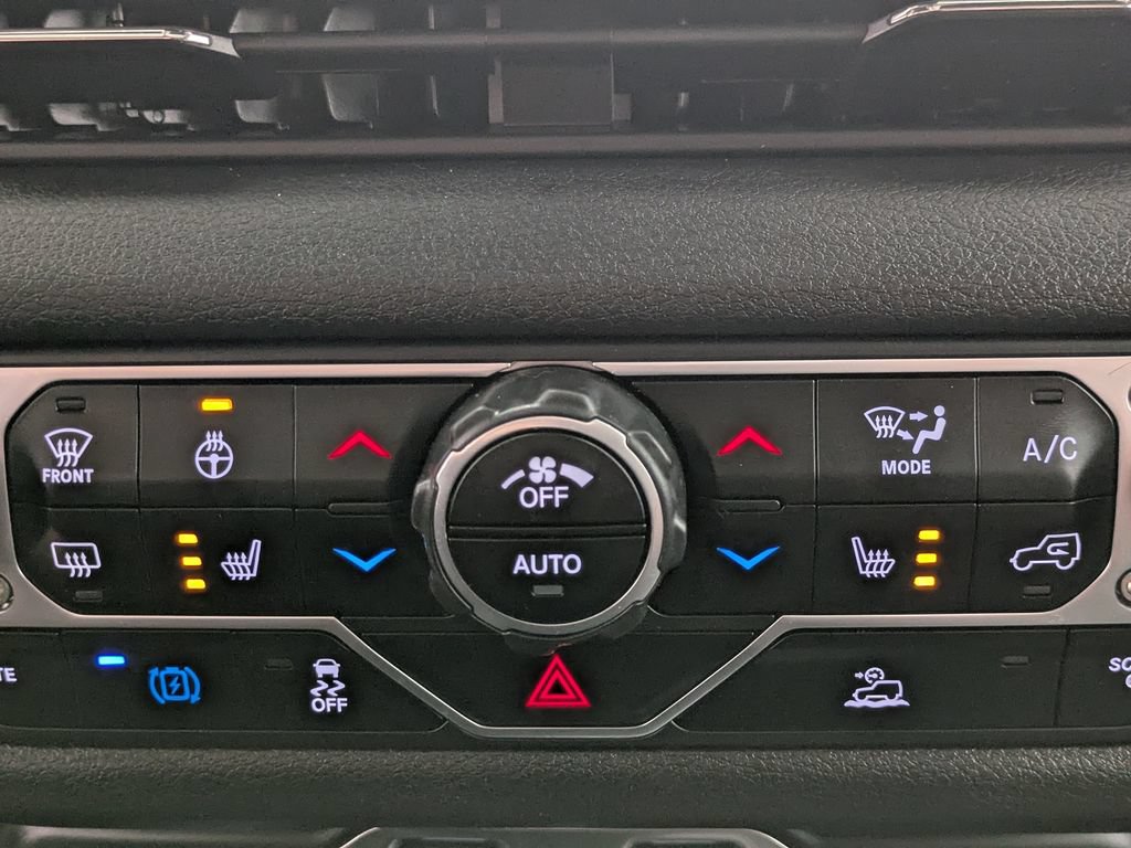 Used 2024 Jeep Wrangler Unlimited AWD/4WD image 7