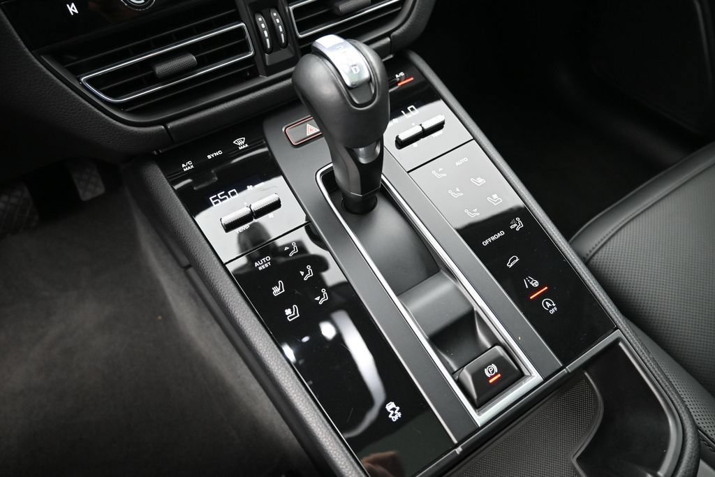 Certified 2026 Porsche Macan AWD/4WD image 23