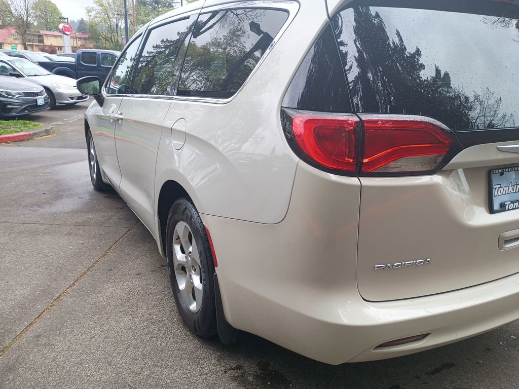 Used 2017 Chrysler Pacifica LX w/ Tire & Wheel Group image 5
