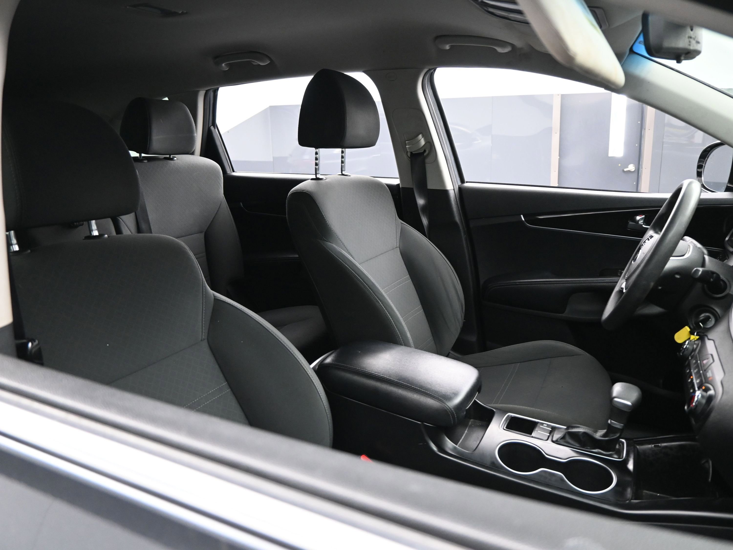 Used 2020 Kia Sorento LX image 24