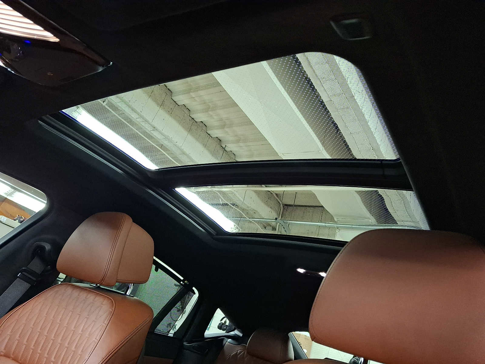 Used 2022 BMW X6 xDrive40i w/ Executive Package image 12