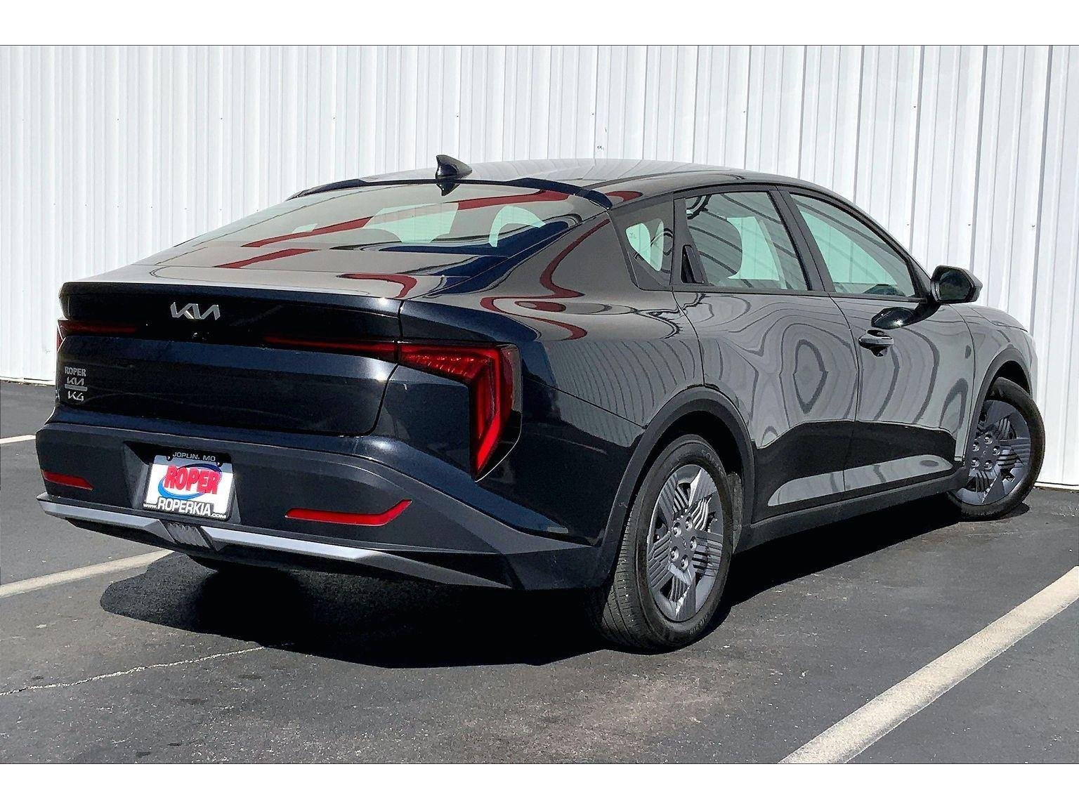 Used 2025 Kia K4 LX image 11