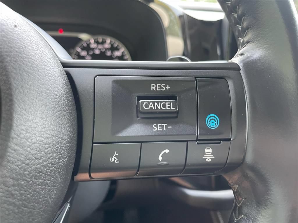 Used 2025 Nissan Pathfinder SV FWD image 21
