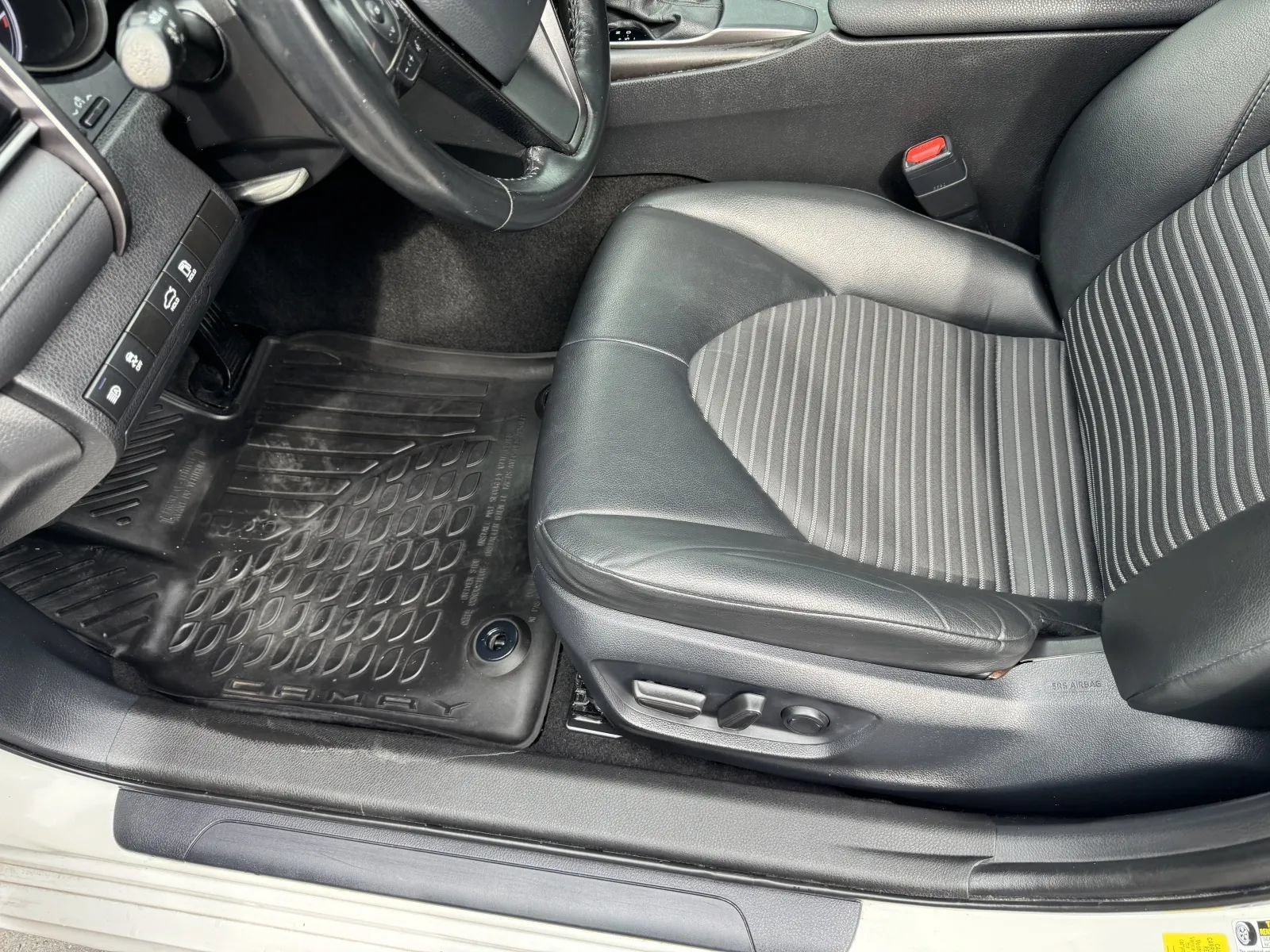 Used 2021 Toyota Camry SE FWD image 19
