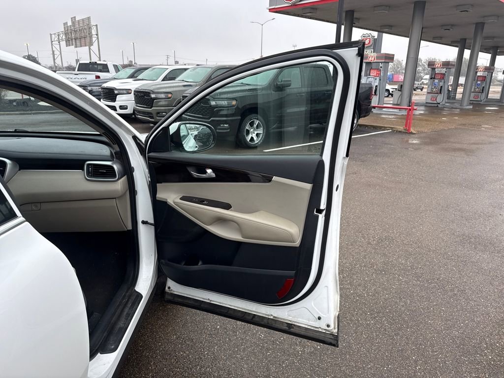 Used 2019 Kia Sorento LX w/ LX Convenience Package image 18