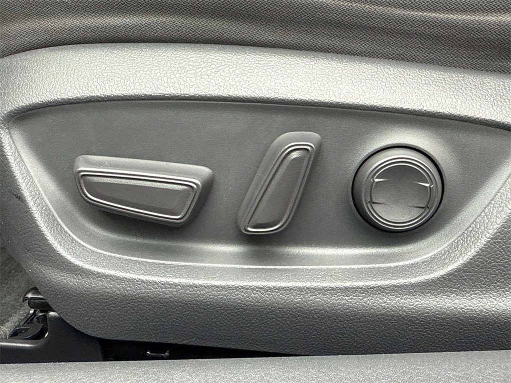 Used 2019 Toyota Camry LE image 20