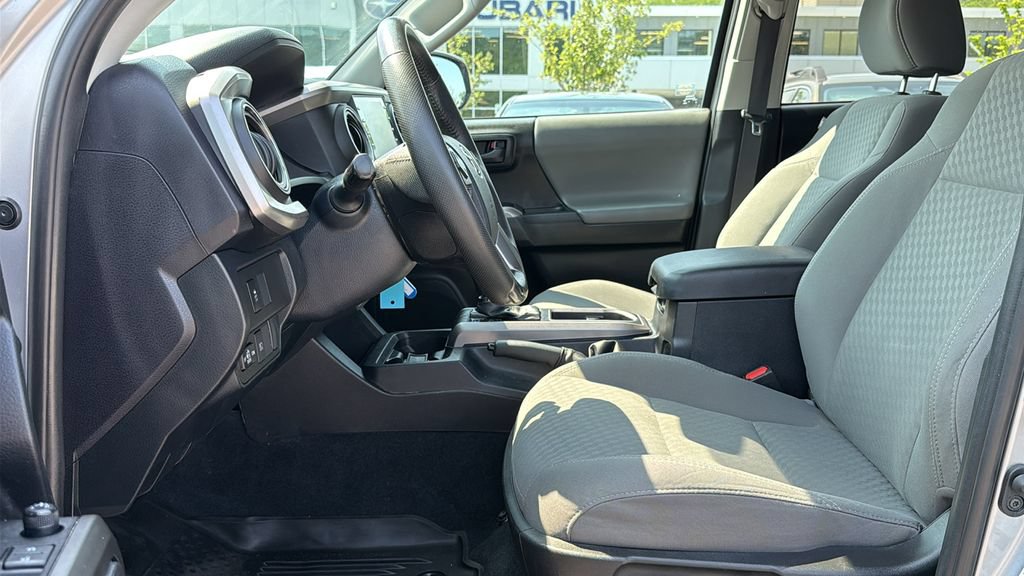 Used 2020 Toyota Tacoma SR5 AWD/4WD image 10