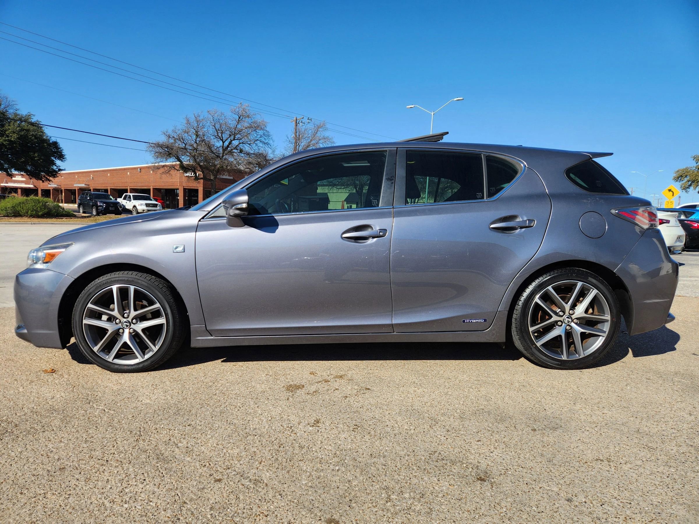 Used 2015 Lexus CT 200h w/ Navigation Package image 2