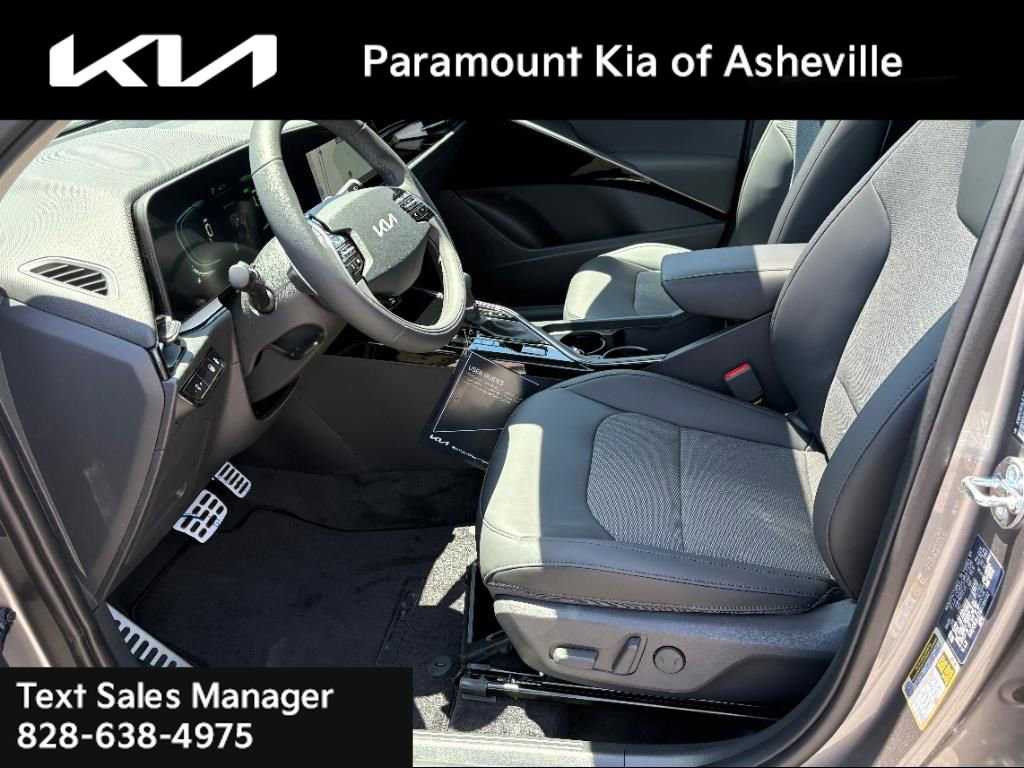 New 2025 Kia Niro EX Touring image 18
