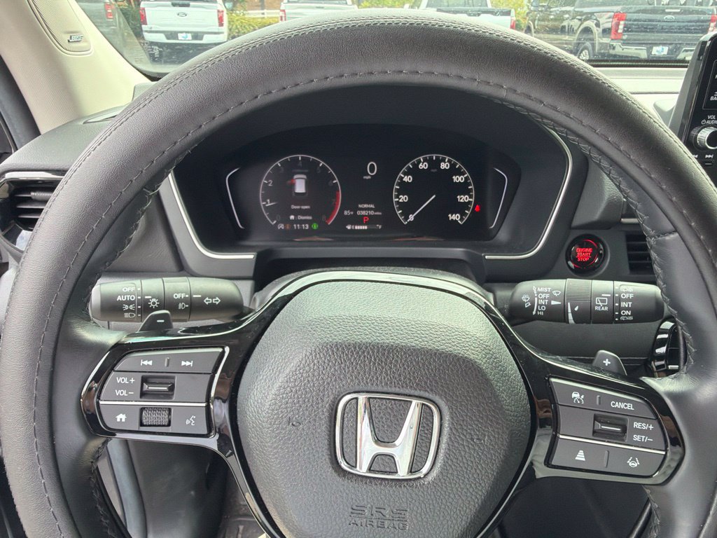 Used 2025 Honda Pilot Touring image 4