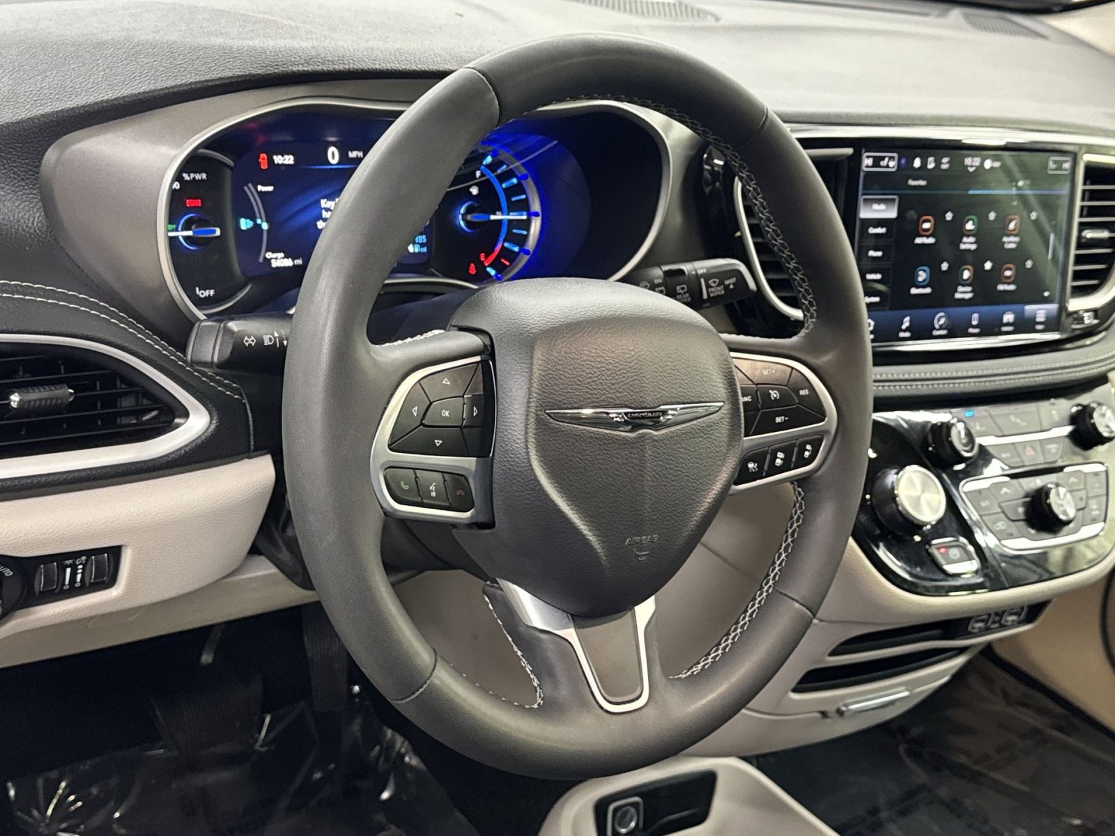 Used 2023 Chrysler Pacifica Touring-L image 20