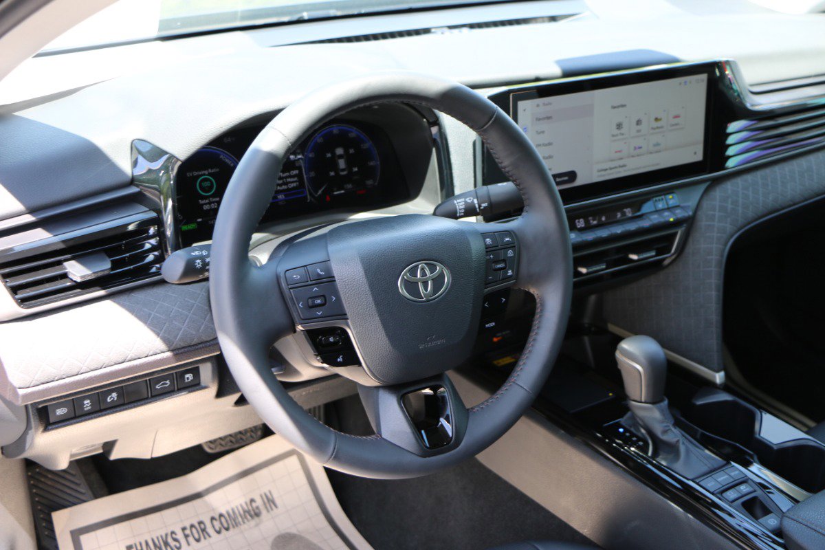 Used 2025 Toyota Camry XLE FWD image 17