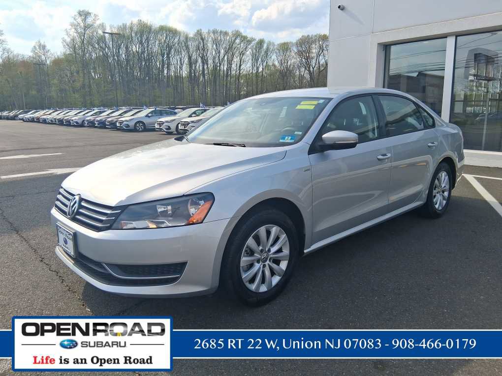 Used 2013 Volkswagen Passat Wolfsburg Edition image 3