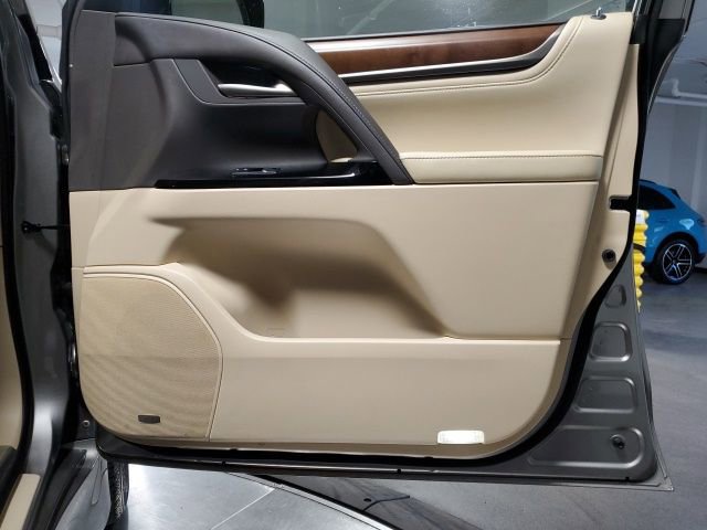Used 2017 Lexus LX 570 4WD w/ Luxury Package image 29
