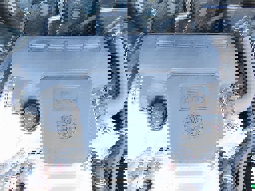 Used 2018 Toyota RAV4 LE image 11