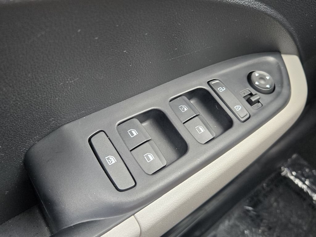Certified 2023 Hyundai Venue SEL FWD image 26