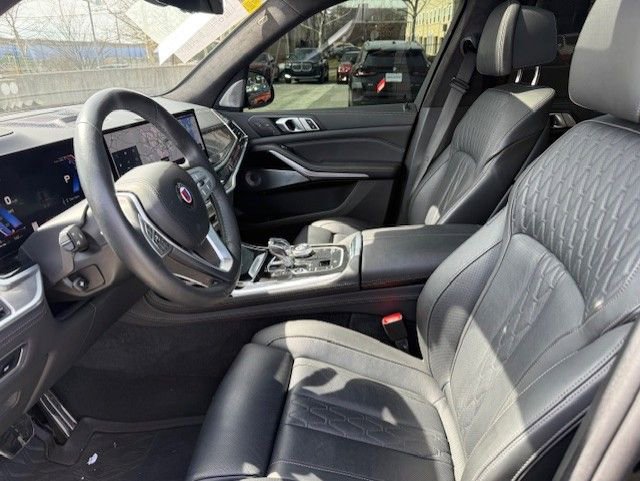 Used 2024 BMW ALPINA XB7 image 3