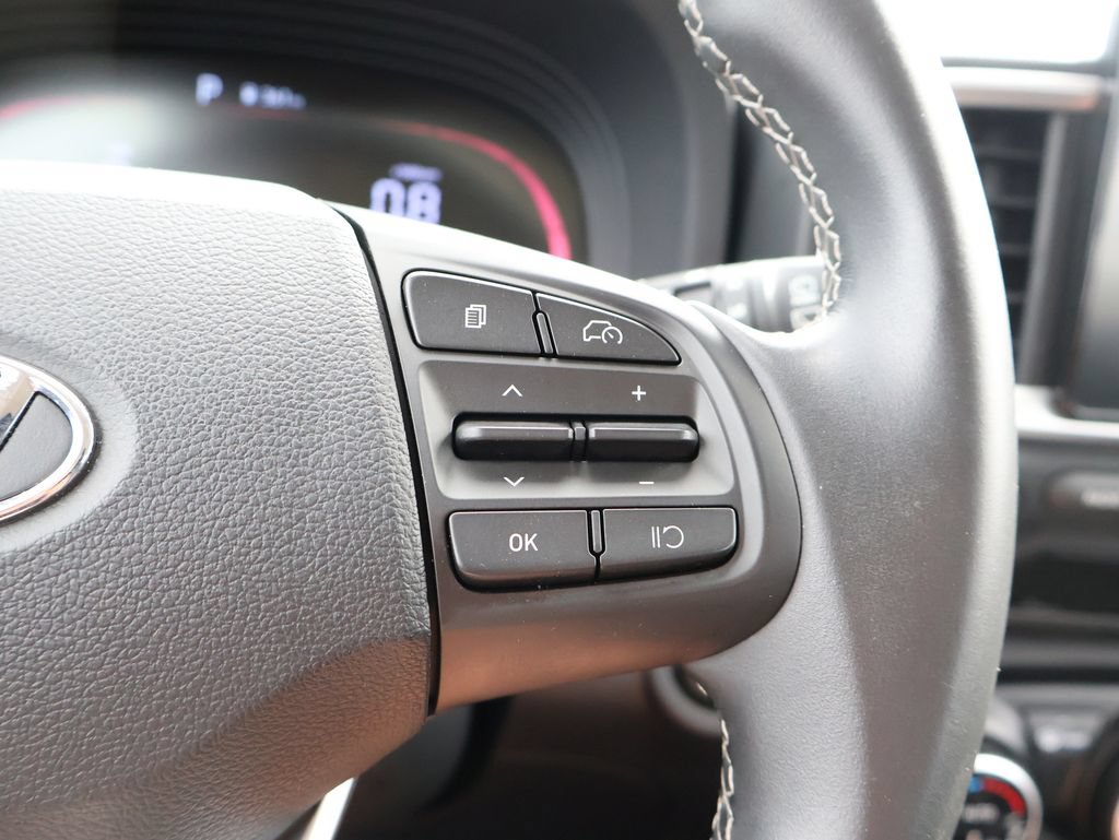 Used 2025 Hyundai Venue SEL FWD image 27