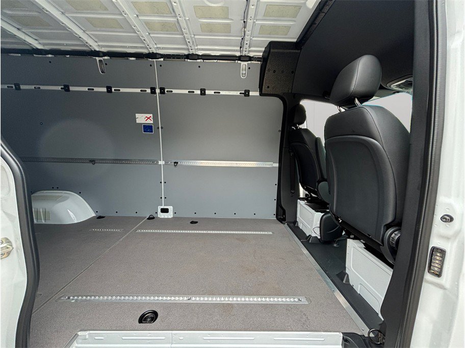 Used 2025 Mercedes-Benz Sprinter 3500 170 Extended Cargo image 33