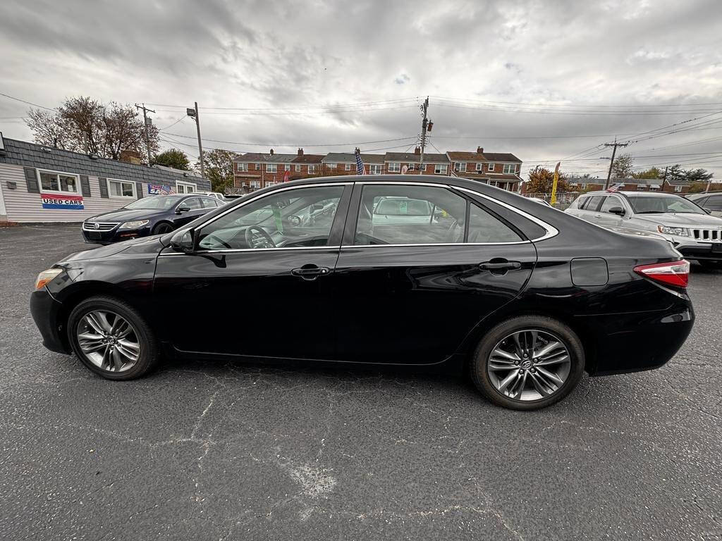 Used 2015 Toyota Camry SE FWD image 2