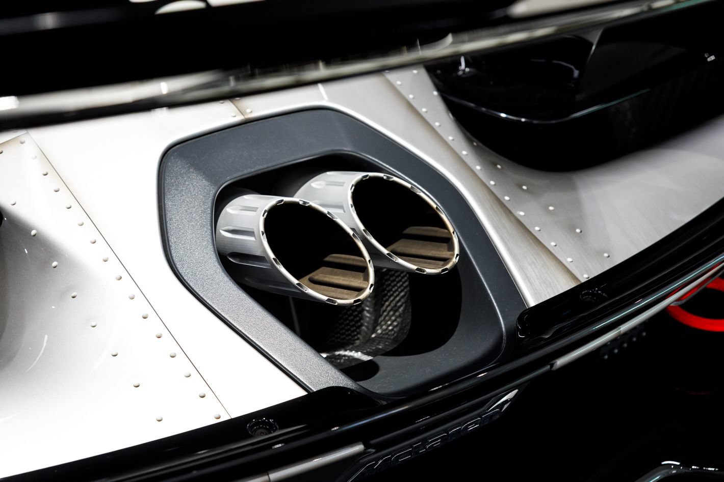 Used 2020 McLaren Senna RWD image 18