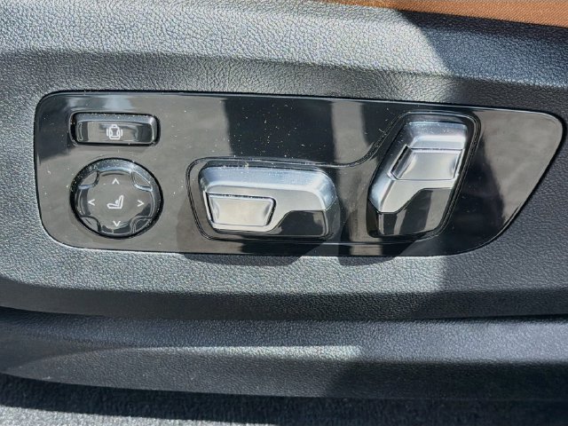 Used 2025 BMW X6 M60i AWD/4WD image 25
