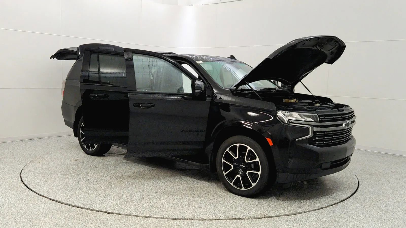 Used 2022 Chevrolet Suburban RST w/ Sport Performance Package image 9